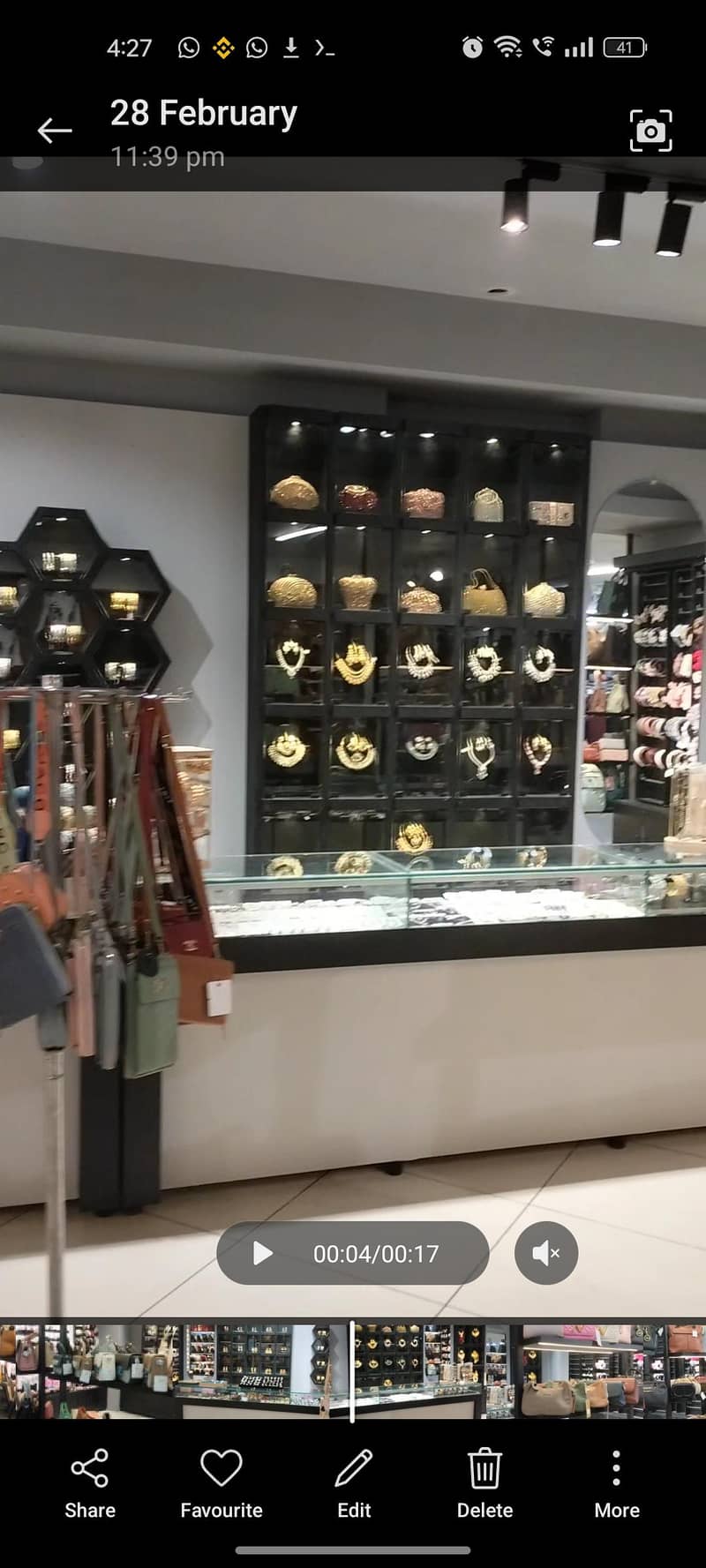 ہمیں اپنی جیلوری شاپ کے لیے ایکسپیرینس والے بندے کی ضرورت ہے 1