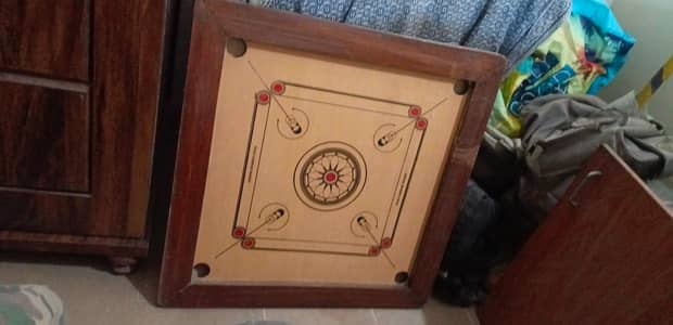 carrom board for sale on rs 6000 price is negotiable