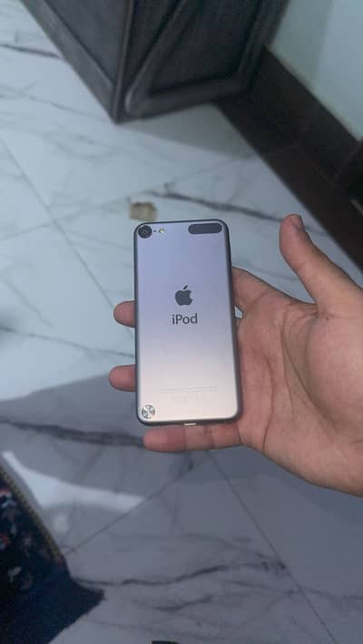 iPod 5 touch 16 gb good condition 9.5/10  grey colour