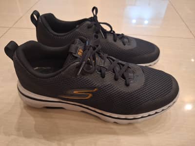 Brand new skechers with box usa variant