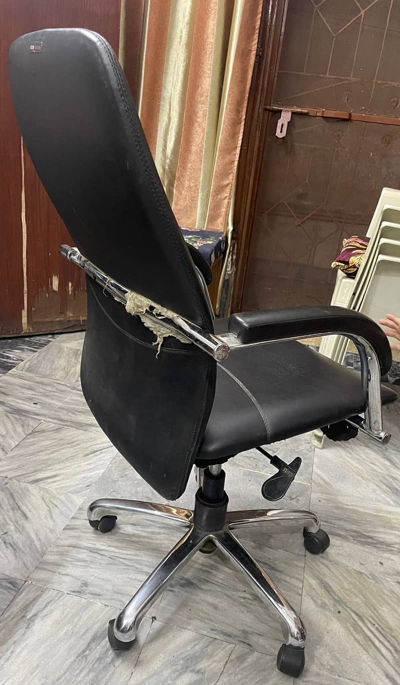 Executive Chair 1