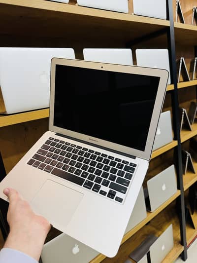 Apple MacBook Air 2017 13-inch (8GB RAM, 128GB SSD)