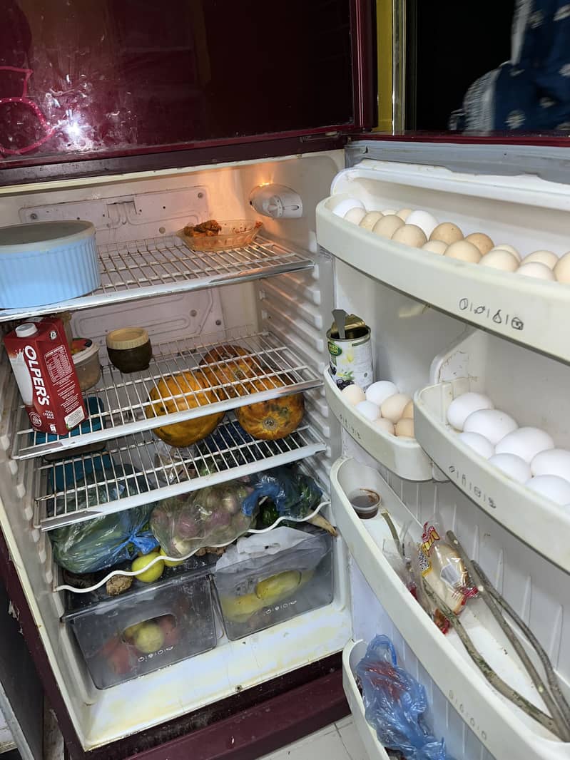 Fridge with 7/10 condition full size 1