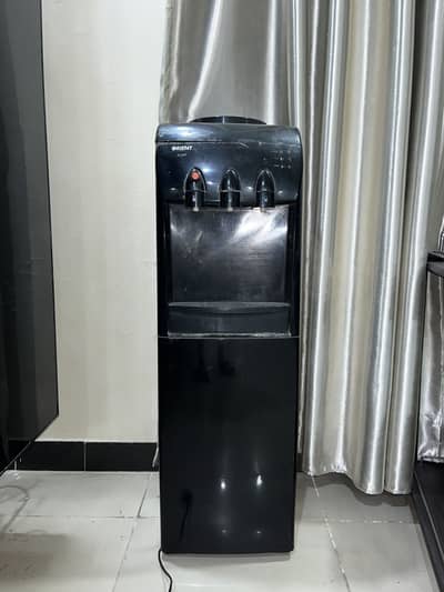 Water dispenser with 7/10 condition