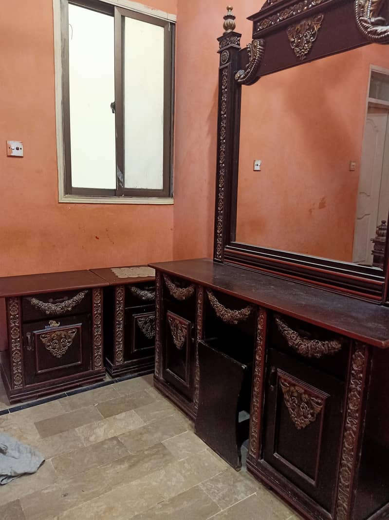 divider & dressing table 1