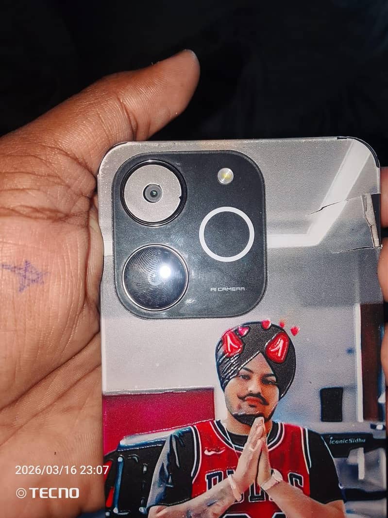 بس وہی موبائل کی سپیکر کا مسئلہ ہے باقی 10 بائ 10 ہے کنڈیشن 0