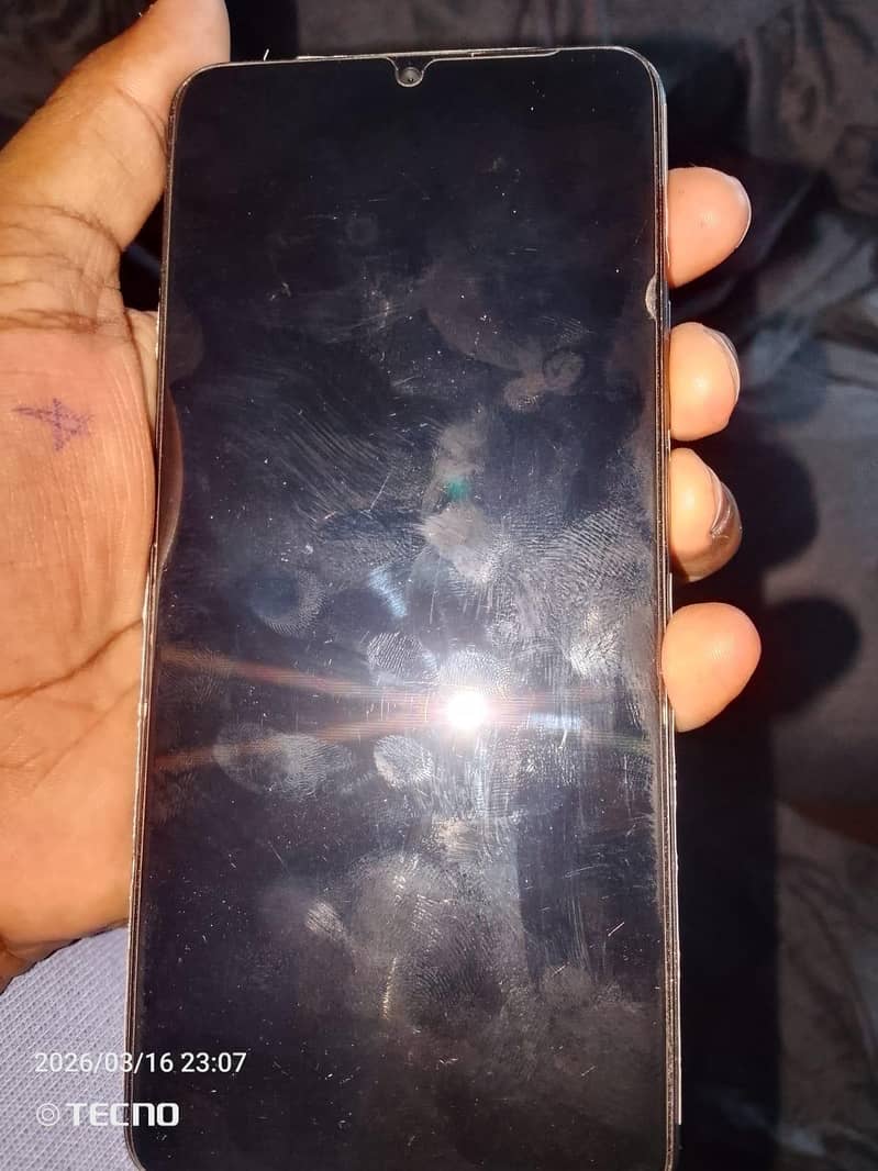 بس وہی موبائل کی سپیکر کا مسئلہ ہے باقی 10 بائ 10 ہے کنڈیشن 1