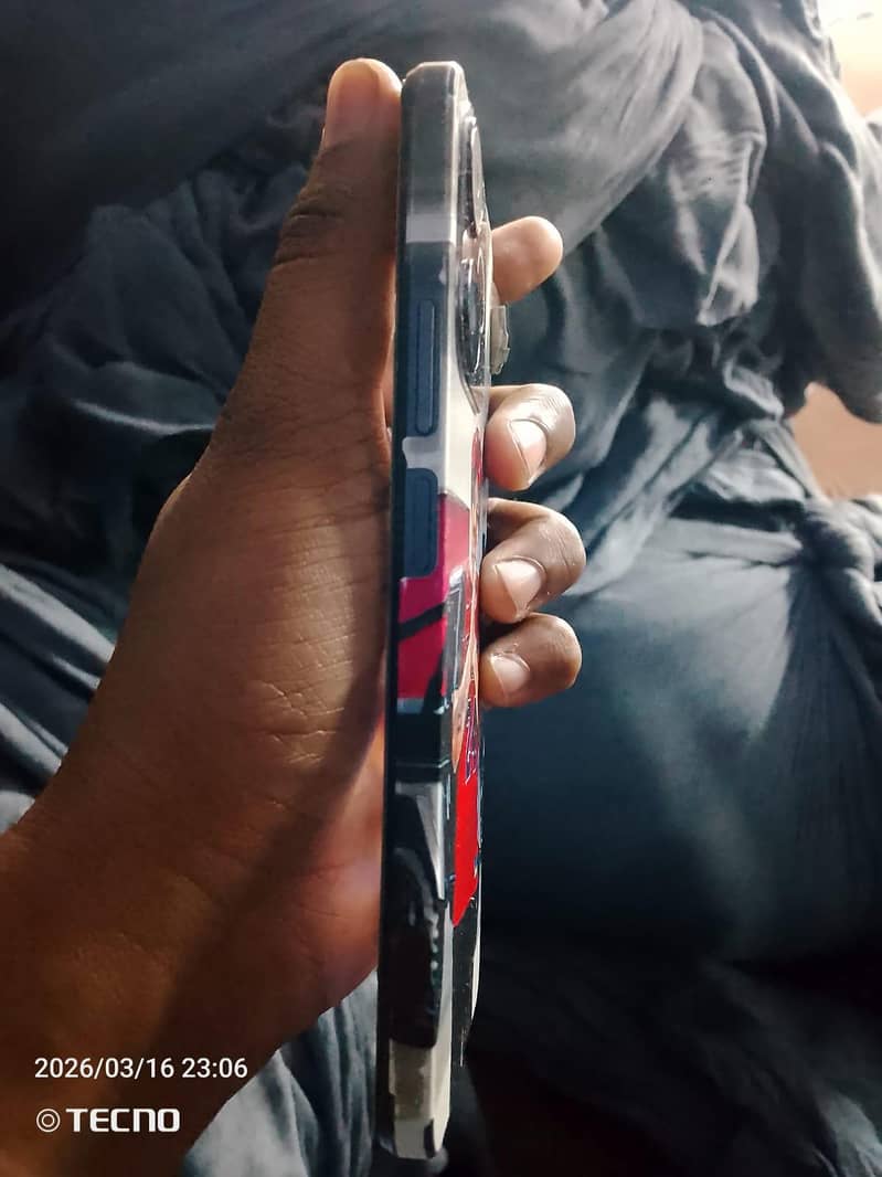 بس وہی موبائل کی سپیکر کا مسئلہ ہے باقی 10 بائ 10 ہے کنڈیشن 4