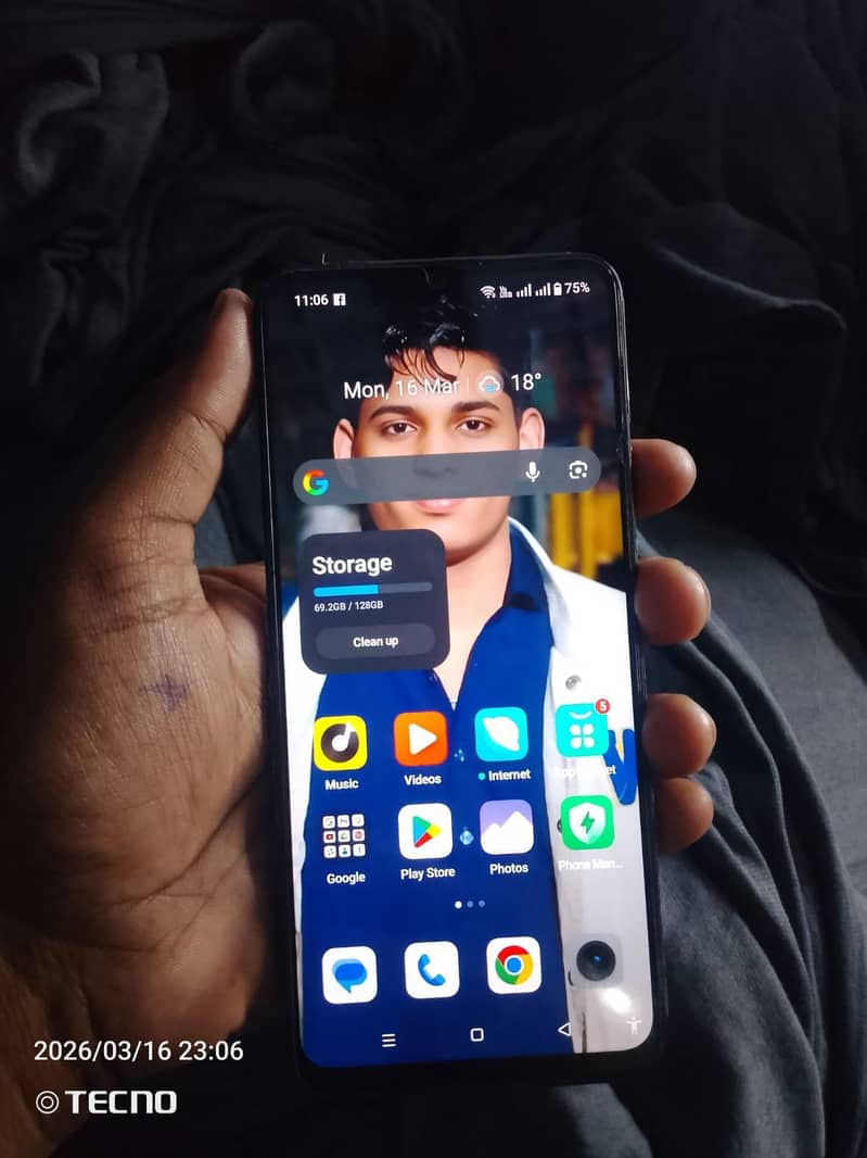 بس وہی موبائل کی سپیکر کا مسئلہ ہے باقی 10 بائ 10 ہے کنڈیشن 5