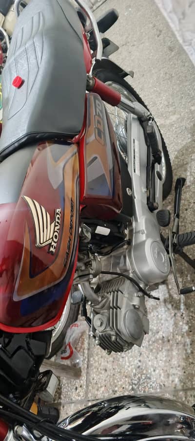 Honda 70 good condition 25 model lahore register Frist hand use