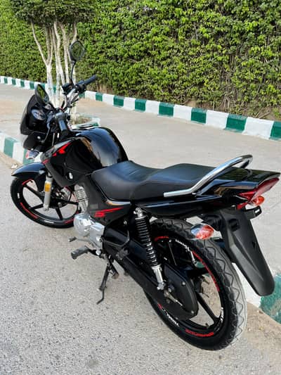 Yamaha YBR 125 ESD 2024