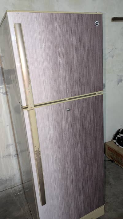 pel fridge used like new condition 10/10 hai