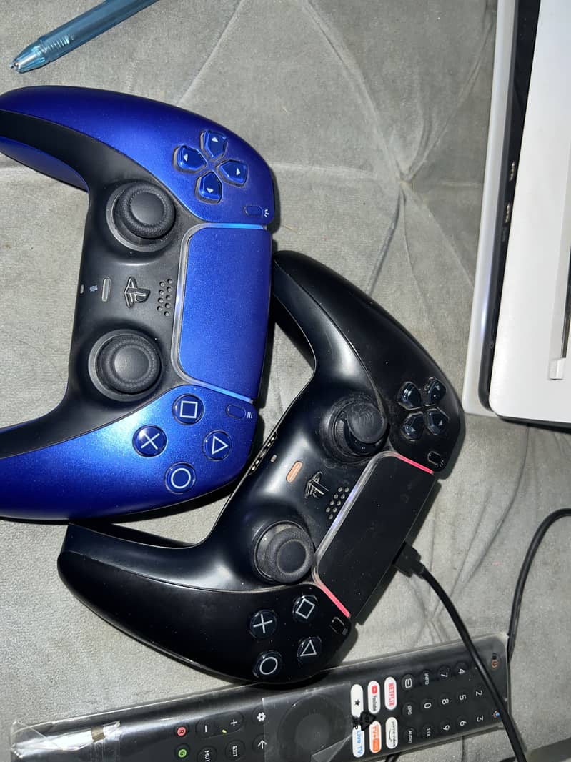 pS5 with two controllers 4