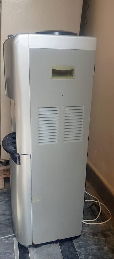 DAWLANCD WATER DISPENSER