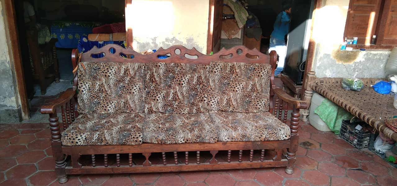 Sofa set used 4