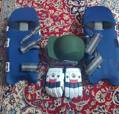 CA Kay paad hain deluxe ka halmet +gloves