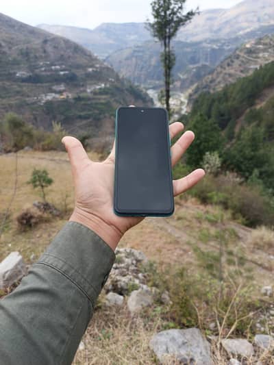 Infinix Hot 12 play. WITH BOX CHARGER.