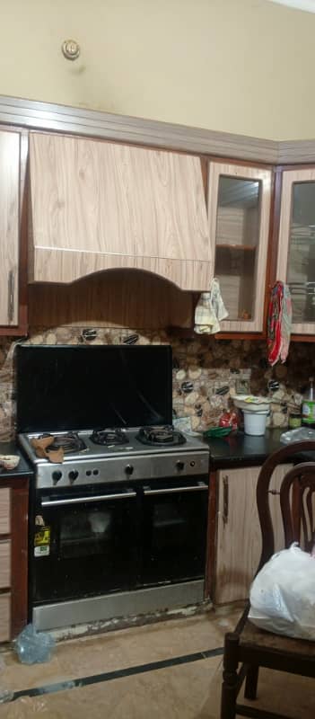 Muslim town near darbar Mehal road 5 mrla double story used house wid gas mtr urgnt sale 03006803629