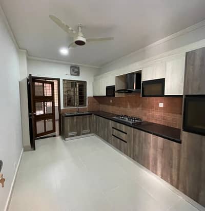 Flat Of 2400 Square Feet In Askari 5 - Sector J For Sale