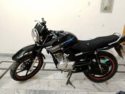 one hand use YBR 125G