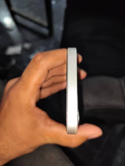 i phn 12 10by 10 condtion  80k fnl