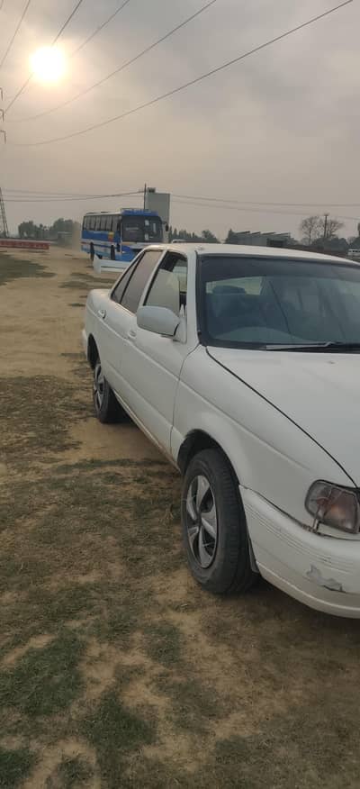 Nissan sunny 1993 model