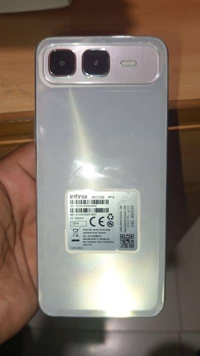 Infinix smart 10 plus 4 +4 ram or  mamroe 128