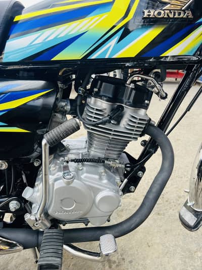 Honda cg 125 black colour 25/26 hai lush condition