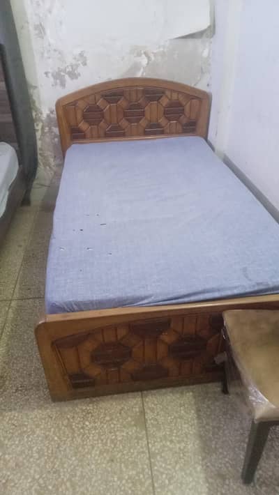 single bed with new mettres 9/10