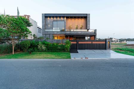 22 MARLA CORNER ULTRA MODERN BUNGALOW FOR SALE NEAR TO MCDONALD