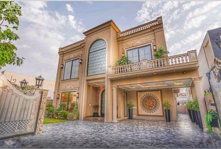 1 KANAL VICTORIAN BUNGALOW FOR SALE IN DHA PHASE 7 NEAR TO RAYA.