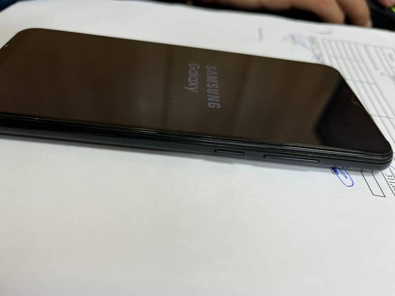 Samsung Mobile A04e 1