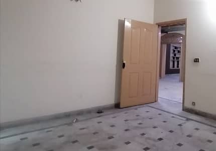 In Faisal Town - Block D Upper Portion Sized 6 Marla For rent