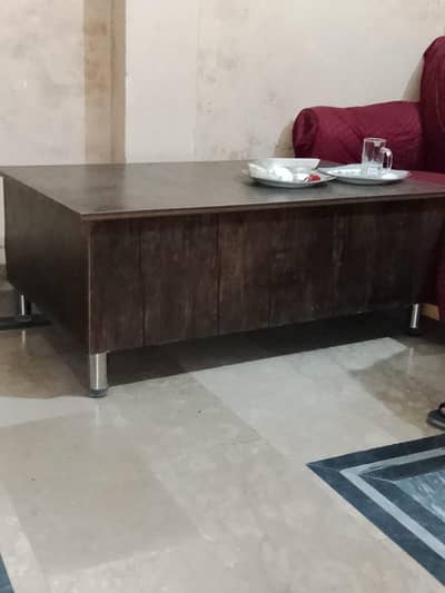 sheesham me tyar hova ha bohat achi quality ha new ha sub kuch zrort h