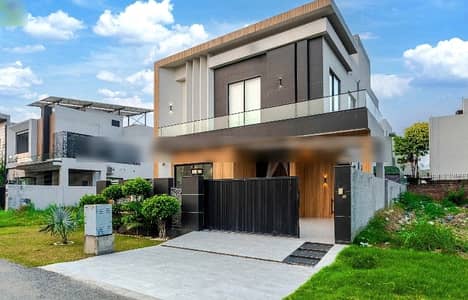 Buy your ideal 10 Marla House in a prime location of Lahore