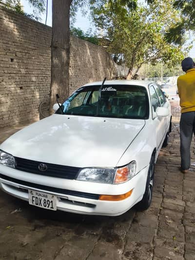 Toyota Corolla xe model 2000