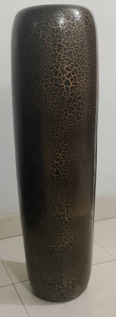 LARGE FLOWER VASE FOR SALE(GOOD CONDITION)