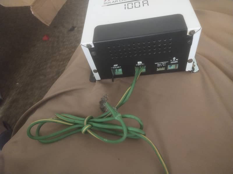 Simtek MPPT solar charge 100A 1