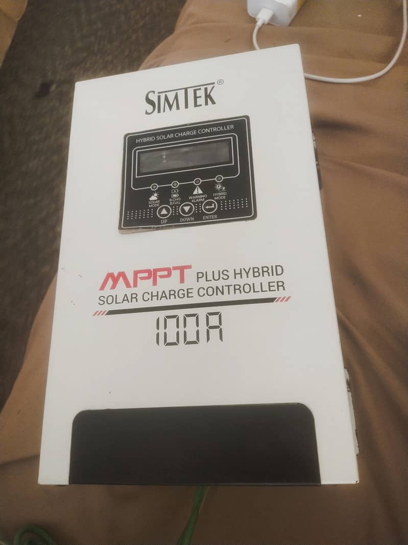 Simtek MPPT solar charge 100A 4