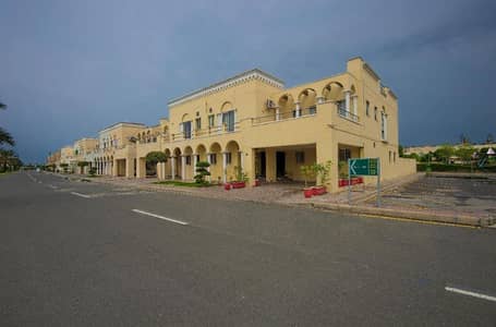 I SELL 1KANAL VILLA IN CENTRAL BLOCK BAHRIA ORCHARD LAHORE