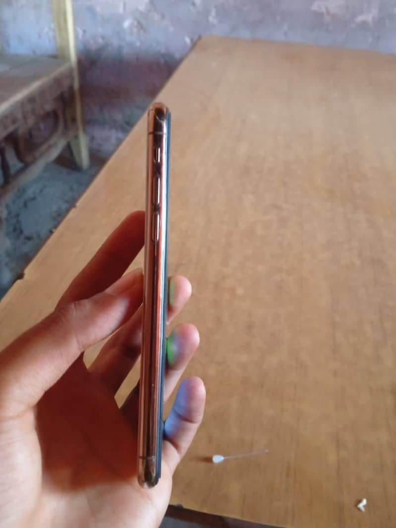 iPhone XS Non PTA 3