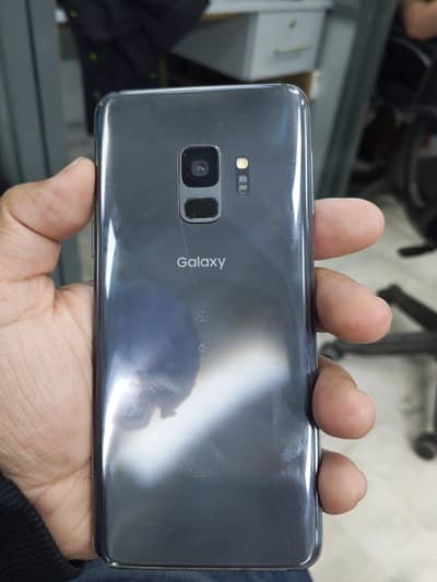 Samsung s9 r/64 all ok but panal py ticktock ka shapa Hy panal issue h