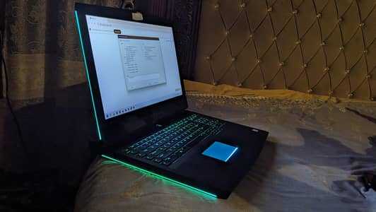 Alienware 17 R5 Gaming Beast | i7-8750H | GTX 1070 (8GB) |USA