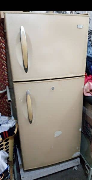 HAIER MEDIAM FRIDGE