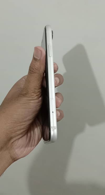 iPhone Xr White 128Gb Dual Sim Official PTA Approved  10/10 All Okay