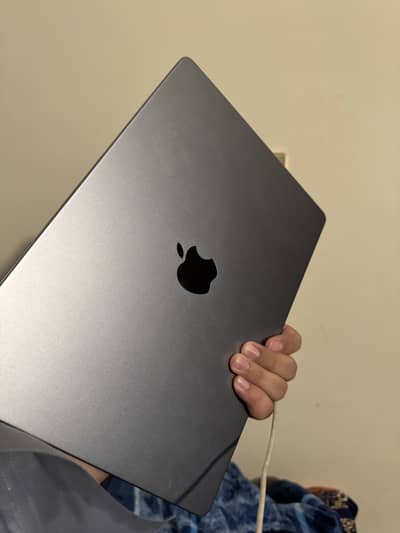 MacBook M1 Pro | 512gb | 14’ | 16gb ram | 14 cores gpu