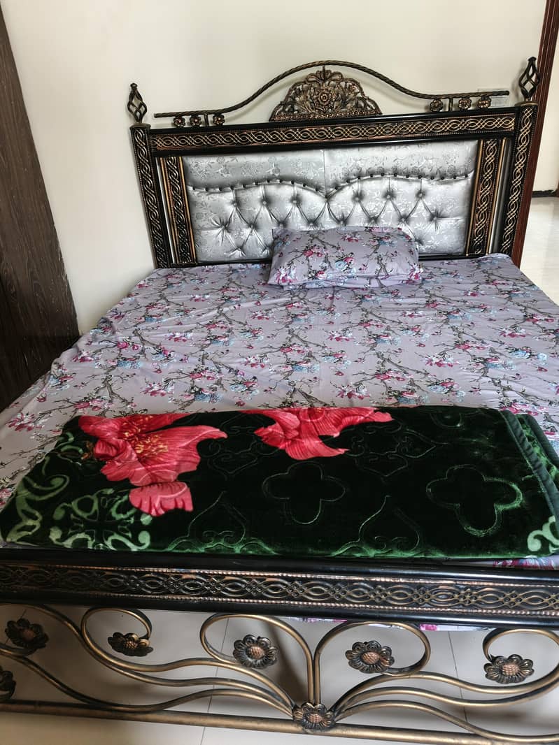 King Size Iron Bed 2