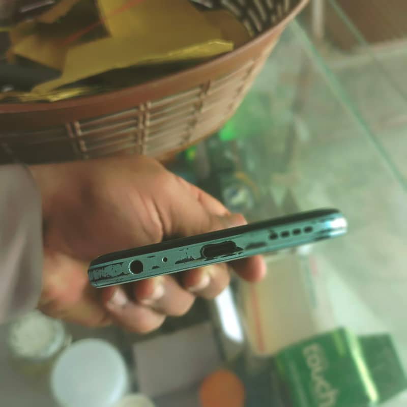 9/10 charger box available 3