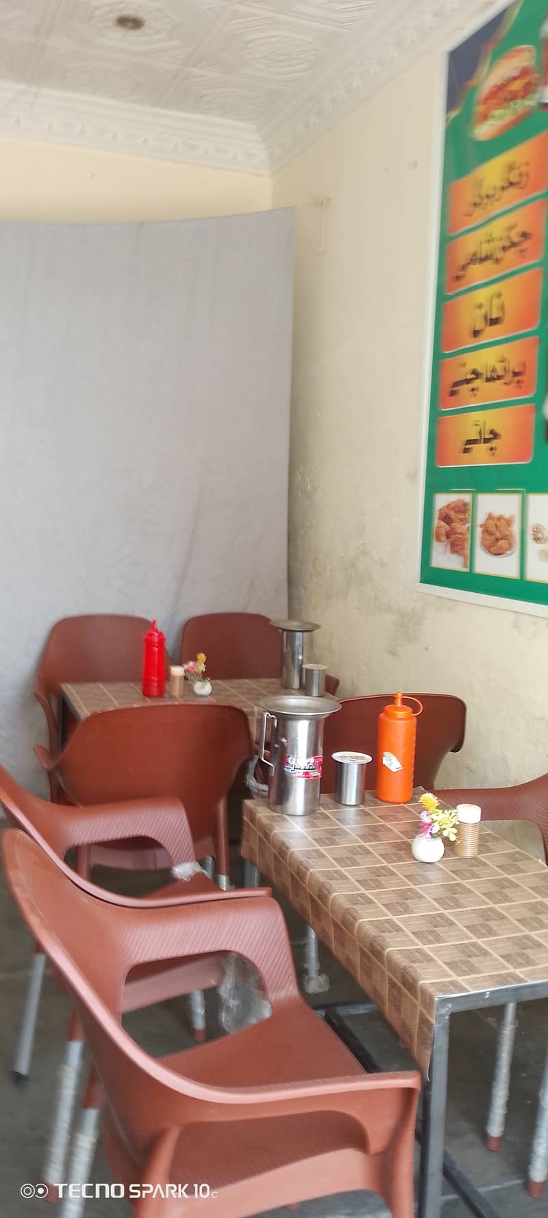 بہترین لوکیشن پر قائم فاسٹ فوڈ شاپ اچھی سیل کے ساتھ برائے فروخت ہے 4