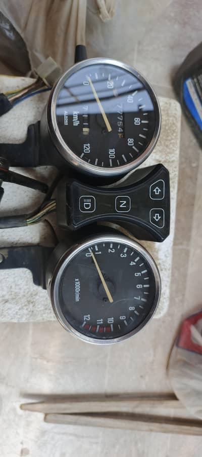 Suzuki GS 150 genuine metar